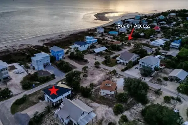 Ip Beach House-Indian Pass Family Vacation Home -Sleeps 8 Elevator- Pet Friendly-Ice Machine - Southern Coast Vacation Properties